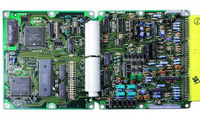 写真：ユニバーサルプログラマMODEL 1883